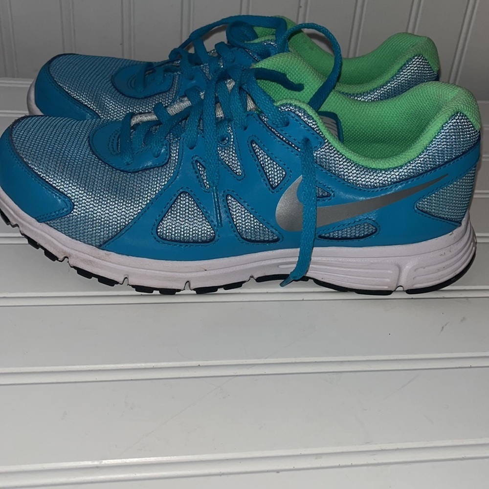 Nike blue sneakers size 6.5Y - Picture 4 of 7
